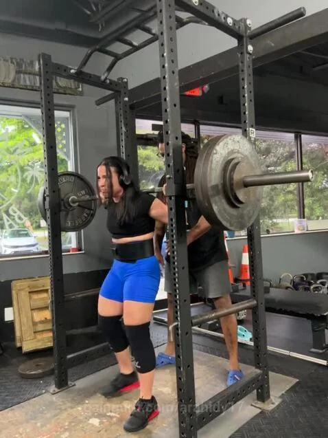 Squat 255X1 👏🏼👏🏼 by arahidy17